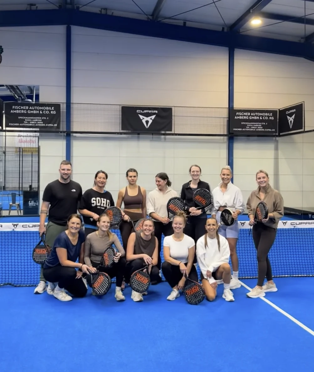 Gruppenfoto beim Physiotherapie Event im Pine Padel Club